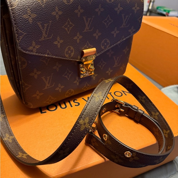 Louis Vuitton Brown Monogram Shoulder Bag Métis Pouchette - Picture 1 of 6